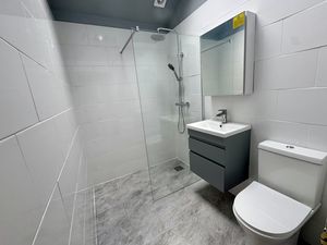 En-Suite Shower- click for photo gallery